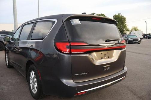 2023 Chrysler Pacifica Touring-L