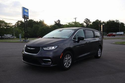 2023 Chrysler Pacifica Touring-L