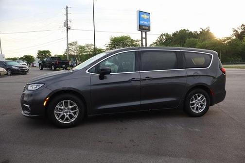 2023 Chrysler Pacifica Touring-L