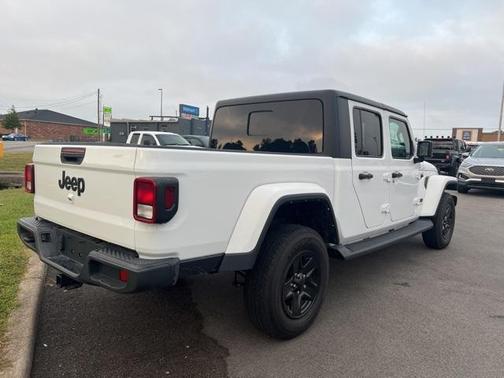 2022 Jeep Gladiator Sport
