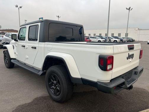 2022 Jeep Gladiator Sport