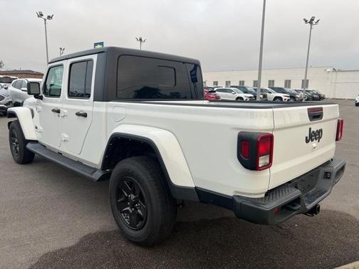 2022 Jeep Gladiator Sport