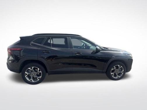 Mosaic Black Metallic 2025 Chevrolet Trax LT