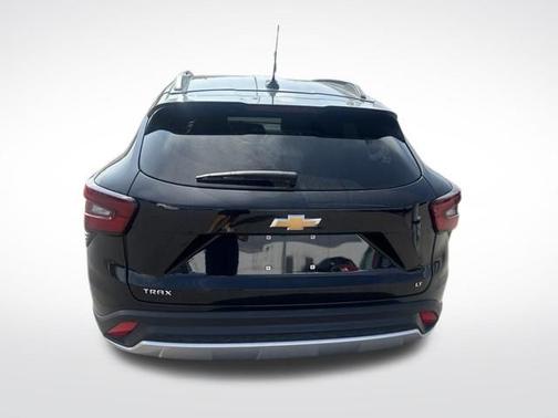 Mosaic Black Metallic 2025 Chevrolet Trax LT