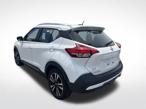 Aspen White Tricoat 2020 Nissan Kicks SR
