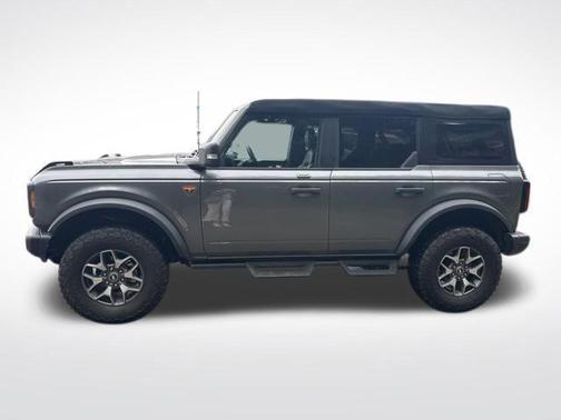 Carbonized Gray Metallic 2023 Ford Bronco Badlands