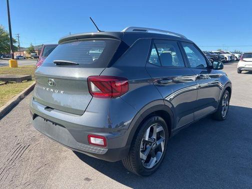 2024 Hyundai VENUE SEL