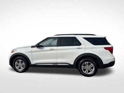Oxford White 2023 Ford Explorer XLT