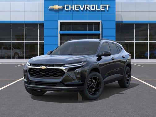 Mosaic Black Metallic 2026 Chevrolet Trax LT