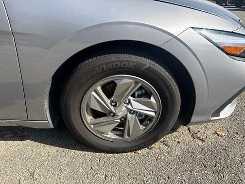 Fluid Metal 2025 Hyundai ELANTRA SE