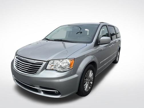 Billet Silver Metallic Clearcoat 2016 Chrysler Town & Country Touring-L