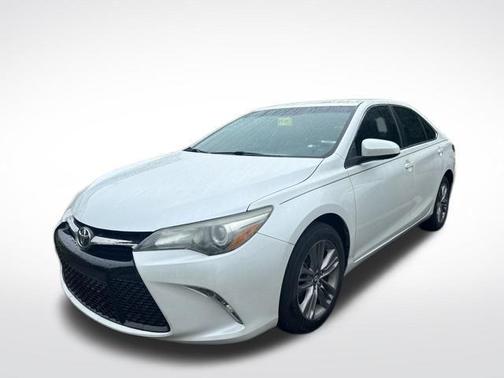 Blizzard Pearl 2016 Toyota Camry SE