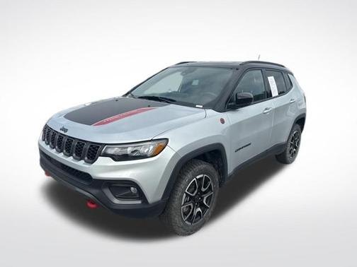 Silver Zynith Metallic Clearcoat 2025 Jeep Compass Trailhawk