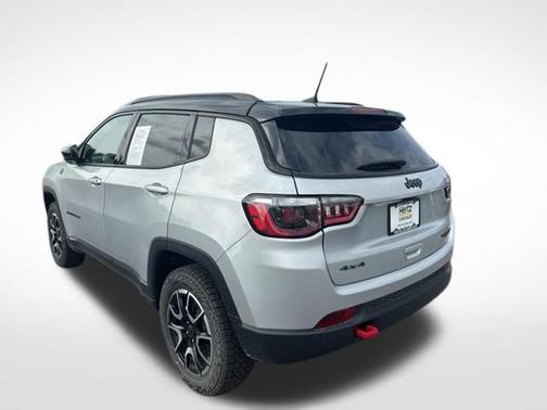 Silver Zynith 2025 Jeep Compass Trailhawk