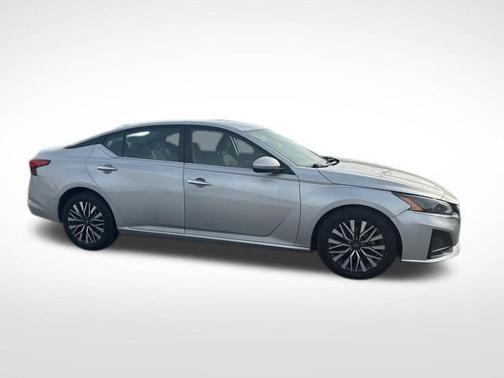 Brilliant Silver Metallic 2023 Nissan Altima 2.5 SV