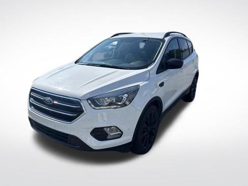 Oxford White 2017 Ford Escape SE
