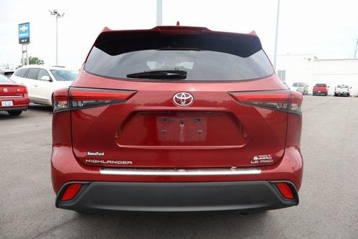 2020 Toyota Highlander LE