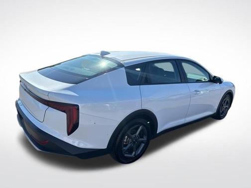 Snow White Pearl 2025 Kia K4