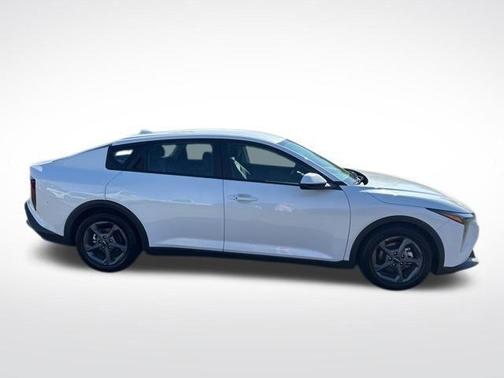 Snow White Pearl 2025 Kia K4