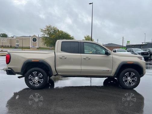 2023 GMC Canyon AT4