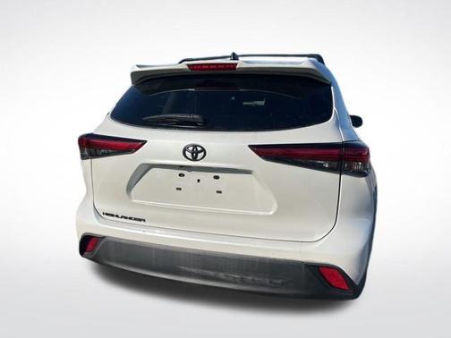 2022 Toyota Highlander L