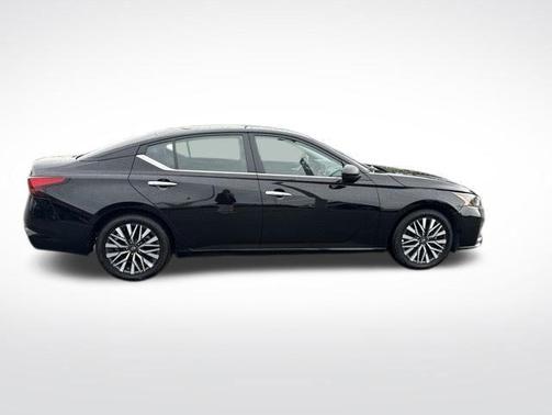 Black 2025 Nissan Altima SV