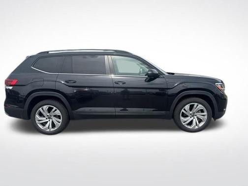 Deep Black Pearl Effect 2022 Volkswagen Atlas 3.6L SE w/Technology
