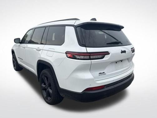 Bright White Clearcoat 2023 Jeep Grand Cherokee L Laredo