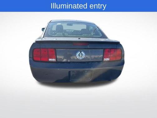 2007 Ford Mustang Deluxe