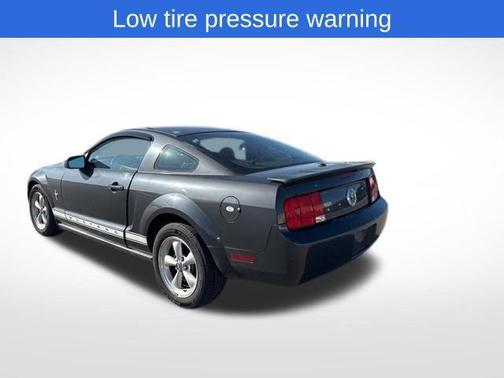 2007 Ford Mustang Deluxe