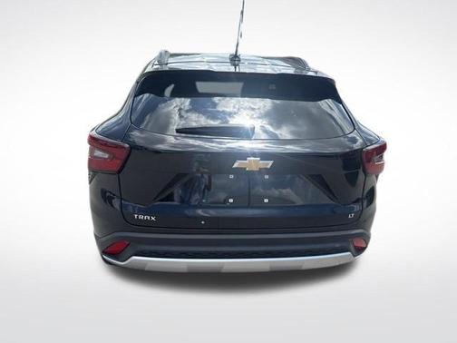 Mosaic Black Metallic 2025 Chevrolet Trax LT