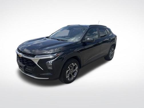 Mosaic Black Metallic 2025 Chevrolet Trax LT