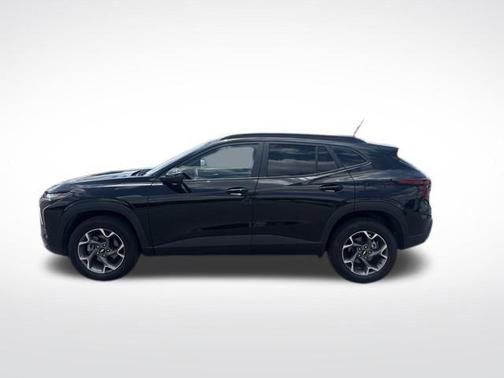 Mosaic Black Metallic 2025 Chevrolet Trax LT
