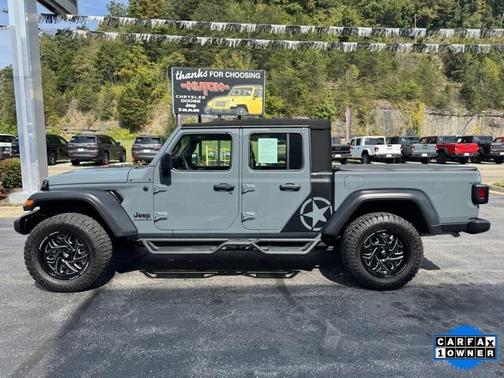 2024 Jeep Gladiator Sport