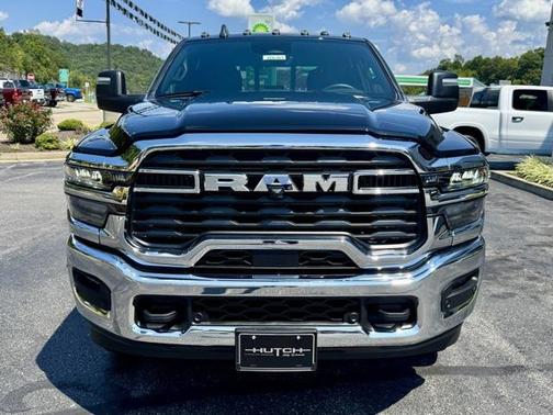 2025 RAM 2500 Tradesman Crew Cab 4x4 6'4' Box