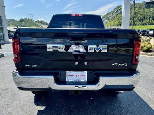 2025 RAM 2500 Tradesman Crew Cab 4x4 6'4' Box