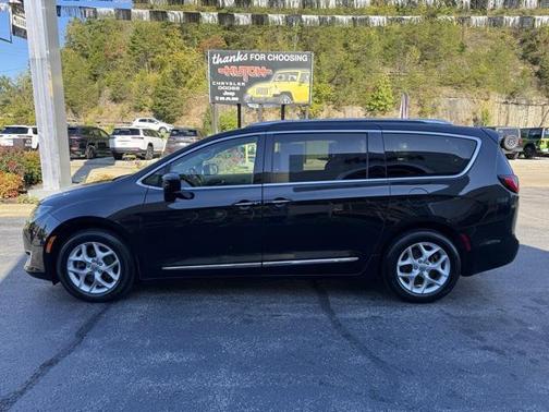 2020 Chrysler Pacifica Touring-L Plus