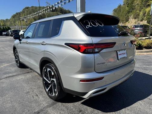 2022 Mitsubishi Outlander SE