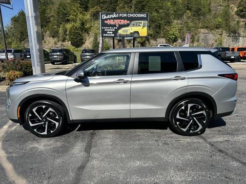 2022 Mitsubishi Outlander SE