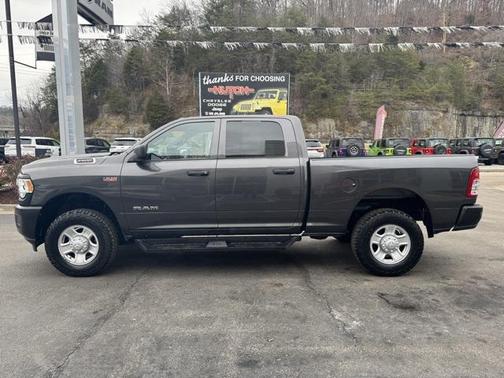 2022 RAM 2500 Tradesman Crew Cab 4x4 6'4' Box