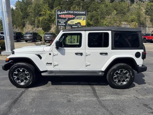 2025 Jeep Wrangler 4-Door Sahara 4x4