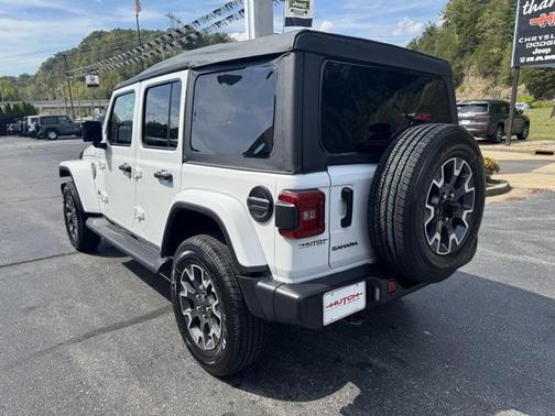 2025 Jeep Wrangler 4-Door Sahara 4x4