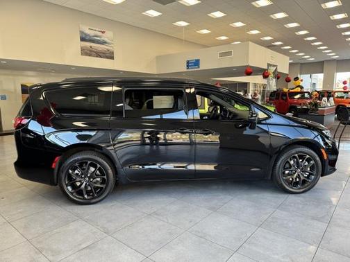 2026 Chrysler Pacifica L