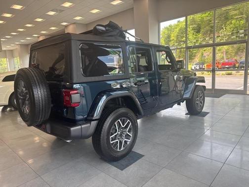 2025 Jeep Wrangler 4-Door Sahara 4x4