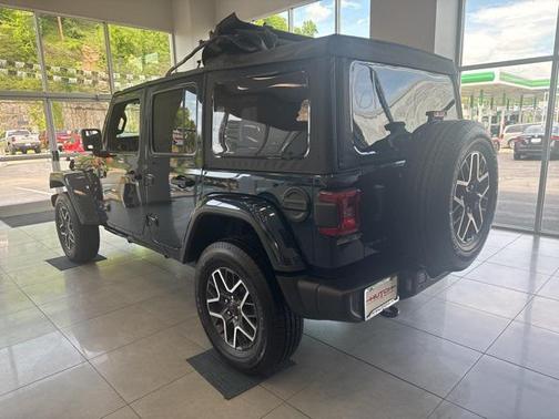 2025 Jeep Wrangler 4-Door Sahara 4x4