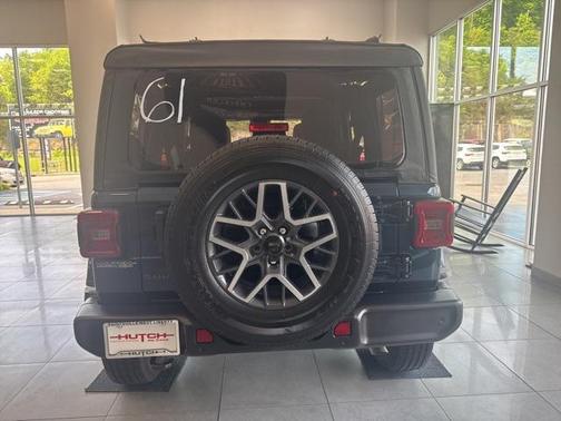 2025 Jeep Wrangler 4-Door Sahara 4x4