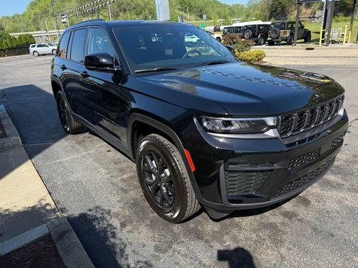 Diamond Black Crystal Pearlcoat 2026 Jeep Grand Cherokee Altitude
