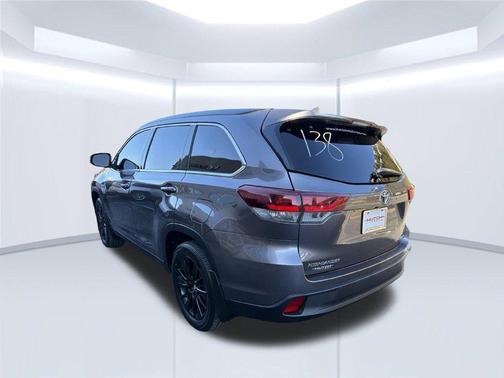 Predawn Gray Mica 2019 Toyota Highlander SE