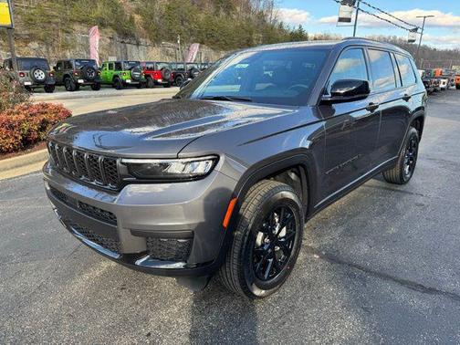 Baltic Gray Metallic Clearcoat 2025 Jeep Grand Cherokee L Altitude