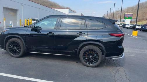 Midnight Black Metallic 2023 Toyota Highlander XSE